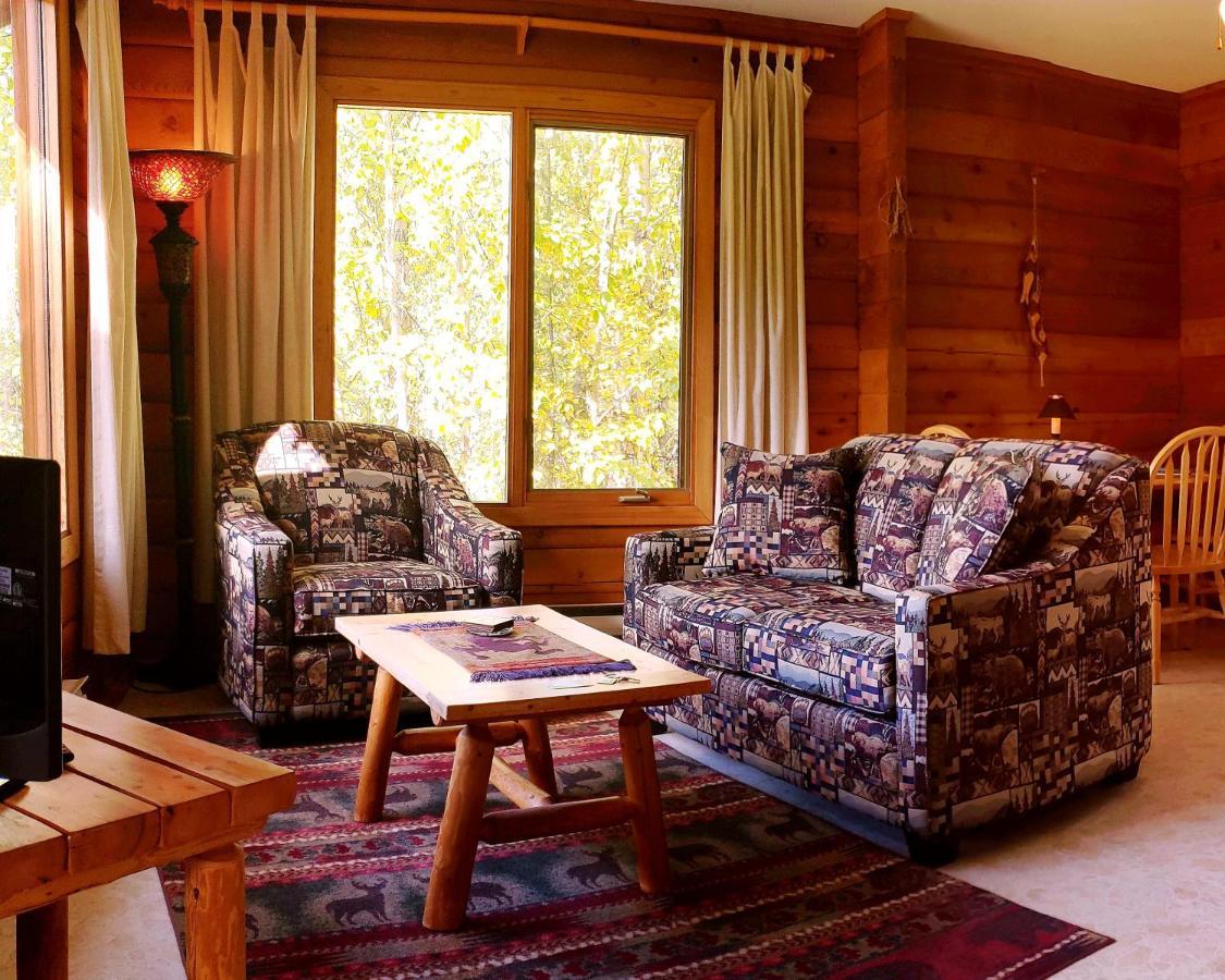 Mica Mountain Lodge & Log Cabins Tête Jaune Exteriér fotografie